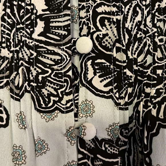 EXPRESS Black/Pale Blue/Cream Floral Cold Shoulder Button Up Blouse, Small, GUC. - Picture 5 of 9